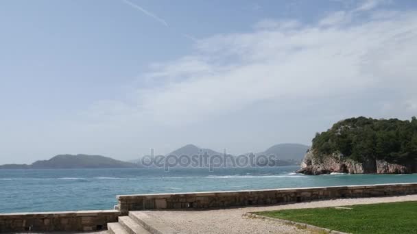 "Queens Beach" in the territory of the park Milocer, near the v — Stock Video