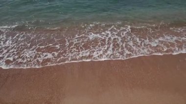 Sandy beach ve dalgalar, yakın çekim. Kum ve su doku. PICT