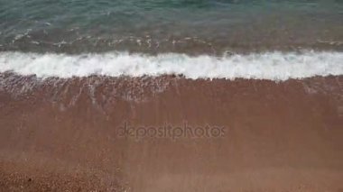 Sandy beach ve dalgalar, yakın çekim. Kum ve su doku. PICT