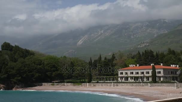 Bella romantica vista all'aperto con vecchia villa di lusso Milocer Ho — Video Stock