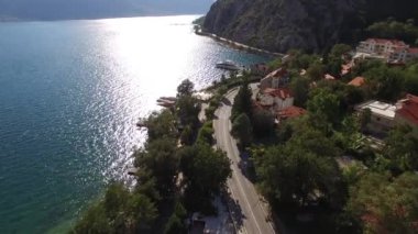 Villa denize yakın dağlarda. Karadağ, Koto Bay