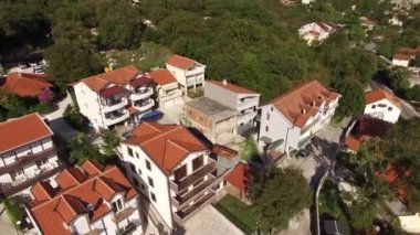 Villa denize yakın dağlarda. Karadağ, Koto Bay