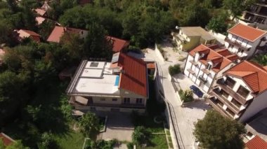 Villa denize yakın dağlarda. Karadağ, Koto Bay