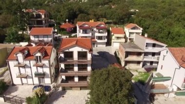 Villa denize yakın dağlarda. Karadağ, Koto Bay