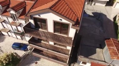 Villa denize yakın dağlarda. Karadağ, Koto Bay
