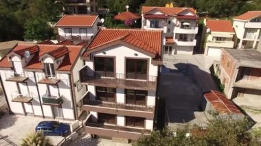 Villa denize yakın dağlarda. Karadağ, Koto Bay
