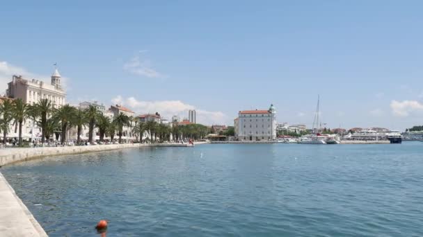 El terraplén del casco antiguo de Split — Vídeo de stock