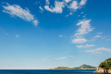 Rock kraliçesi, Sveti Stefa Adası yakınlarında denize yakın