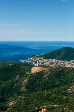 Budva Riviera Karadağ. Yalı ve dağlar