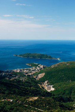 Budva Riviera Karadağ. Yalı ve dağlar