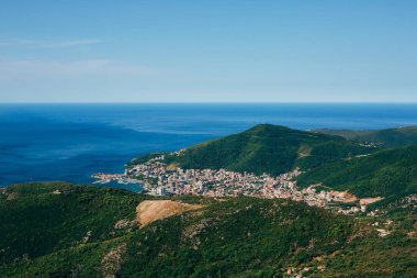 Budva Riviera Karadağ. Yalı ve dağlar