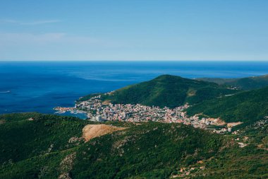 Budva Riviera Karadağ. Yalı ve dağlar