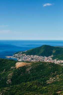 Budva Riviera Karadağ. Yalı ve dağlar