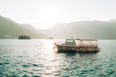 Kotor Körfezi bota. Karadağ, Adriyatik su