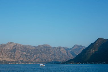 Kotor Körfezi bota. Karadağ, Adriyatik su