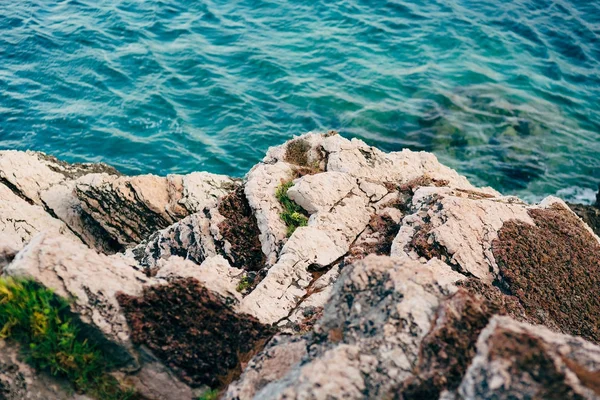 Pedras Mar Montenegro Costa Rochosa Praia Selvagem Costa Perigosa — Fotografia de Stock