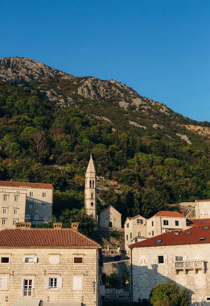 Η παλιά πόλη της Perast στην ακτή του κόλπο του Κότορ, Μαυροβούνιο. Ου — Φωτογραφία Αρχείου