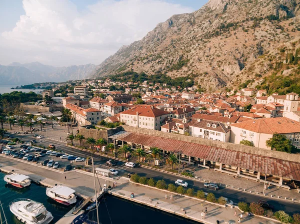 A régi város Kotor. Város utcáin — Stock Fotó