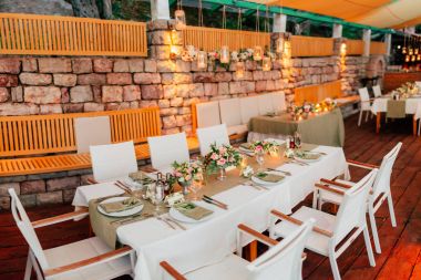 Düğün masa zeytinli bir rustik tarzda