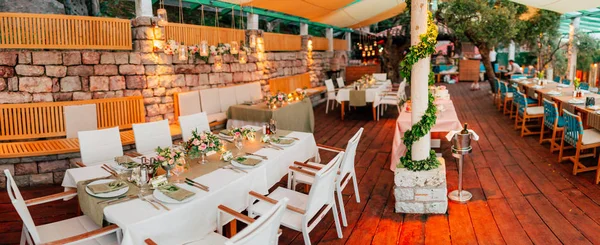 Düğün masa zeytinli bir rustik tarzda