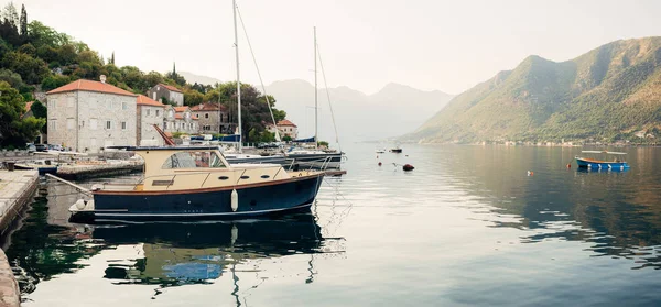 Yacht dan perahu di Laut Adriatik — Stok Foto