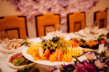 İşaretli bir restoranda yemek