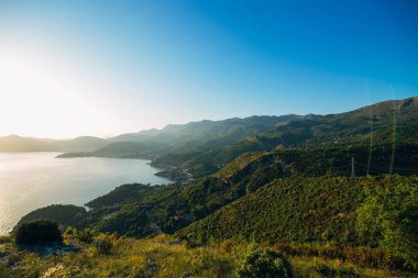 Budva Rivierası'nın kıyı şeridi Panoraması