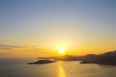 Budva Rivierası'nın kıyı şeridi Panoraması