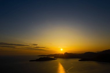 Budva Rivierası'nın kıyı şeridi Panoraması