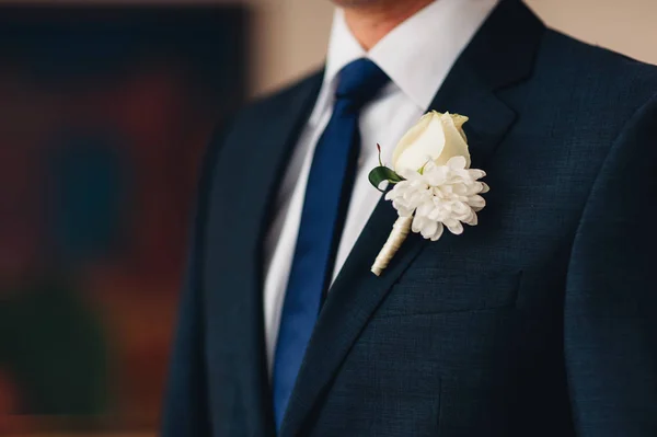 Mariage fleur boutonnière marié — Photo