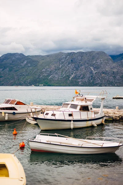 Yates y barcos en el mar Adriático —  Fotos de Stock