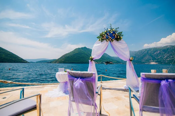 Arch for the wedding ceremony — Stock Photo, Image