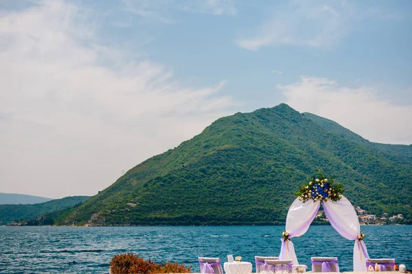 Arco para a cerimônia de casamento — Fotografia de Stock