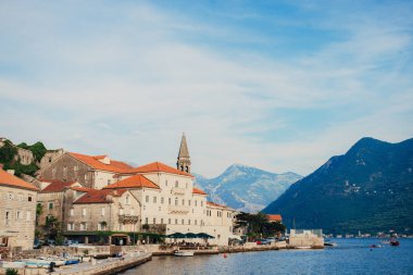 Eski Balık tutma kasaba Perast shore Kotor Körfezi