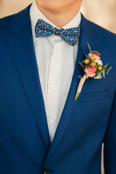 Groom close-up of hands — Stock Photo, Image