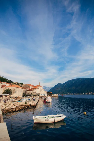 Yachter och båtar i Adriatiska havet — Stockfoto