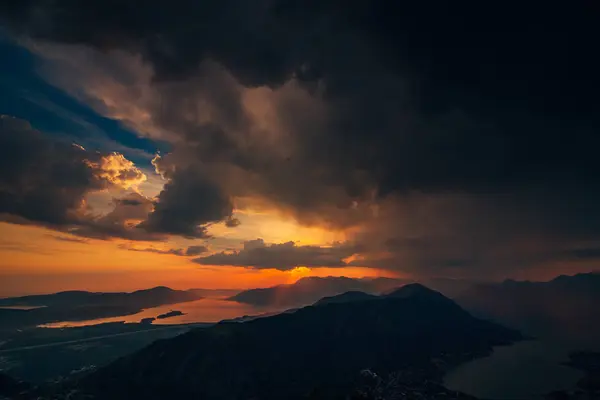 Sunset in Montenegro over the mountains and the sea — Stock Photo, Image