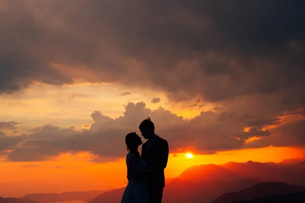 Silhouette al tramonto sul Monte Lovcen — Foto Stock