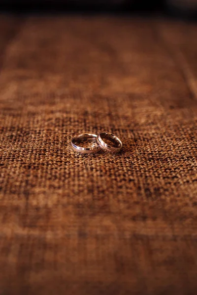 결혼 반지에 질감된 배경 — 스톡 사진