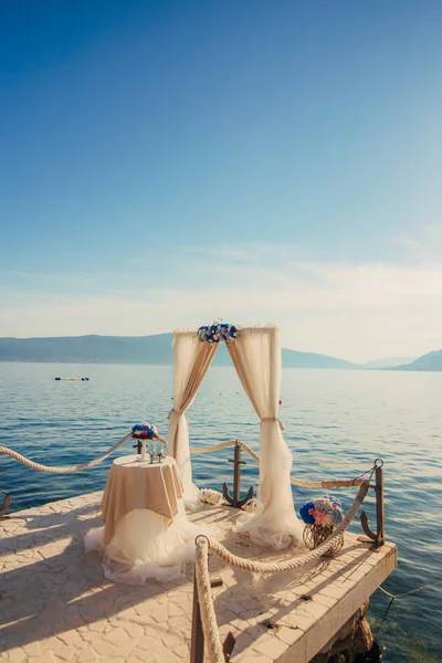 Düğün için kemer.