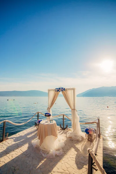 Düğün için kemer.