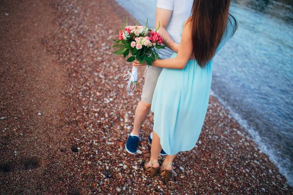 El ramo de boda en las manos de la novia —  Fotos de Stock