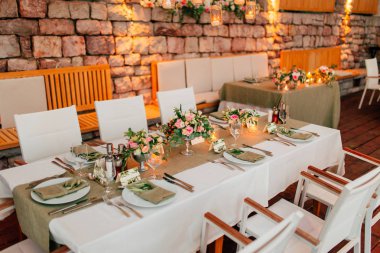 Düğün masa zeytinli bir rustik tarzda