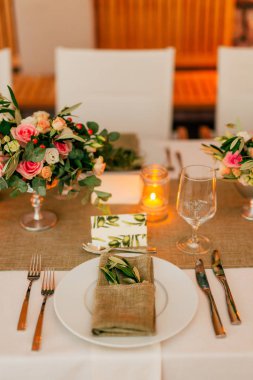 Düğün masa rustik aracının plakasına