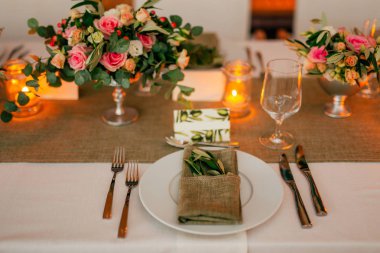 Düğün masa rustik aracının plakasına