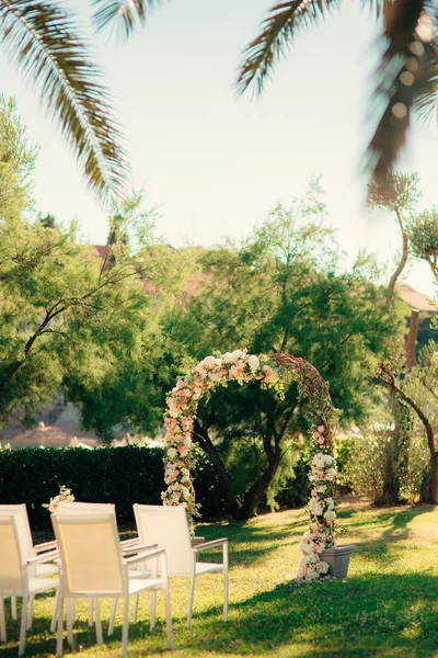 Arco para a cerimônia de casamento — Fotografia de Stock