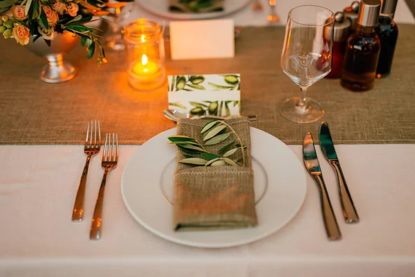 Placa en la mesa de la boda rústico — Foto de Stock