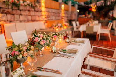 Düğün masa rustik aracının plakasına