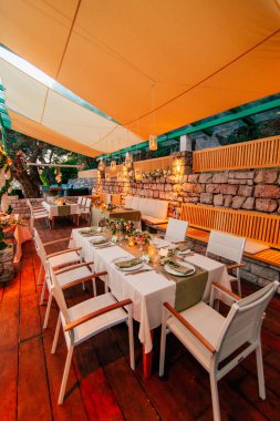 Düğün masa zeytinli bir rustik tarzda