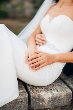 Eller açık yakın çekim.